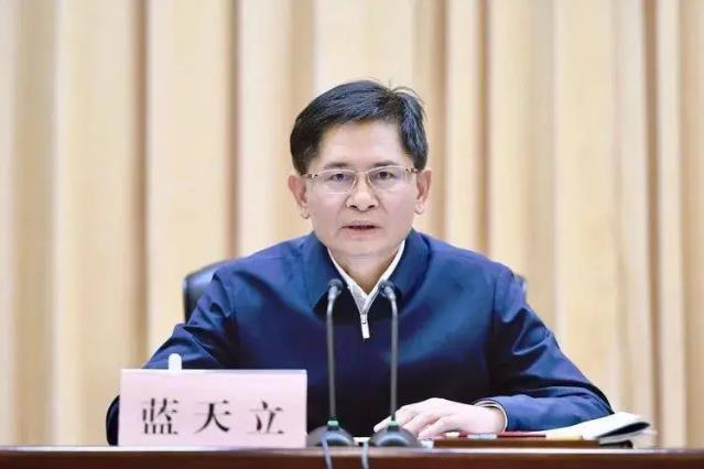 广西政坛巨震！深耕 45 年的 “一把手” 为何突陷调查风波？